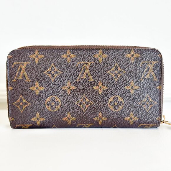 Louis Vuitton Monogram Zippy Wallet - Picture 2 of 16